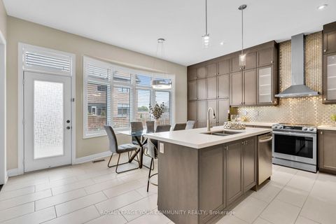 Photo 7 at 8 King Boulevard, King City, King