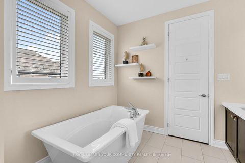 Photo 28 at 8 King Boulevard, King City, King