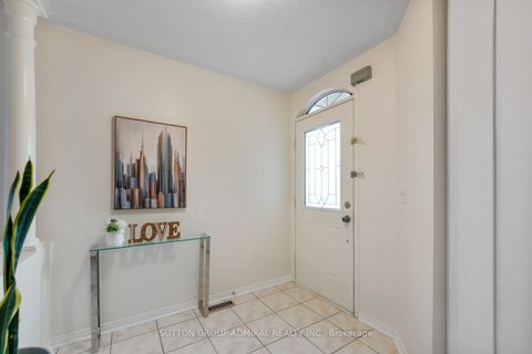 Photo 2 at 25 Umbria Crescent, West Woodbridge, Vaughan