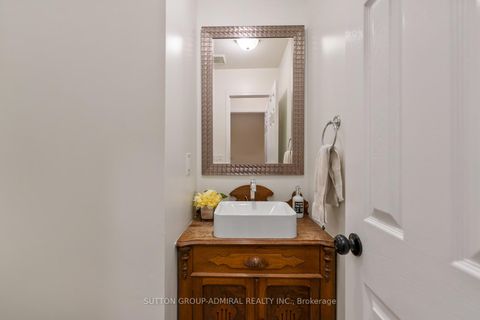 Photo 3 at 25 Umbria Crescent, West Woodbridge, Vaughan