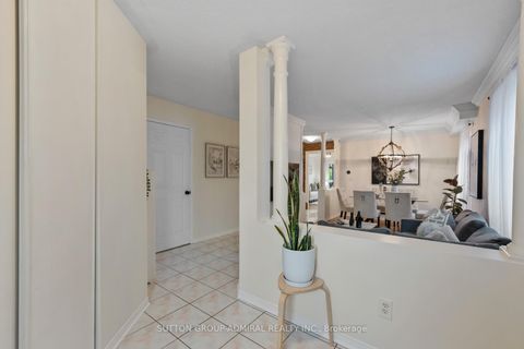 Photo 4 at 25 Umbria Crescent, West Woodbridge, Vaughan