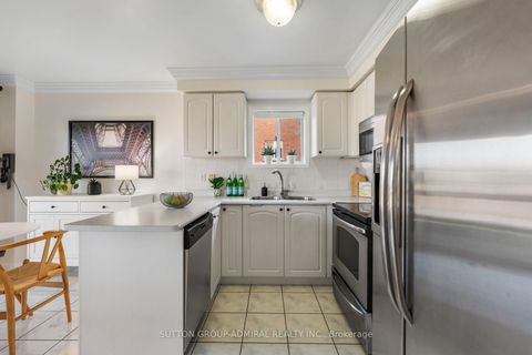 Photo 12 at 25 Umbria Crescent, West Woodbridge, Vaughan