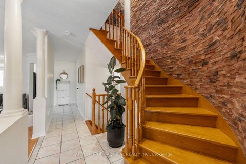 Photo 16 at 25 Umbria Crescent, West Woodbridge, Vaughan