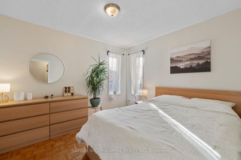 Photo 25 at 25 Umbria Crescent, West Woodbridge, Vaughan