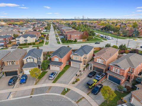 Photo 38 at 25 Umbria Crescent, West Woodbridge, Vaughan