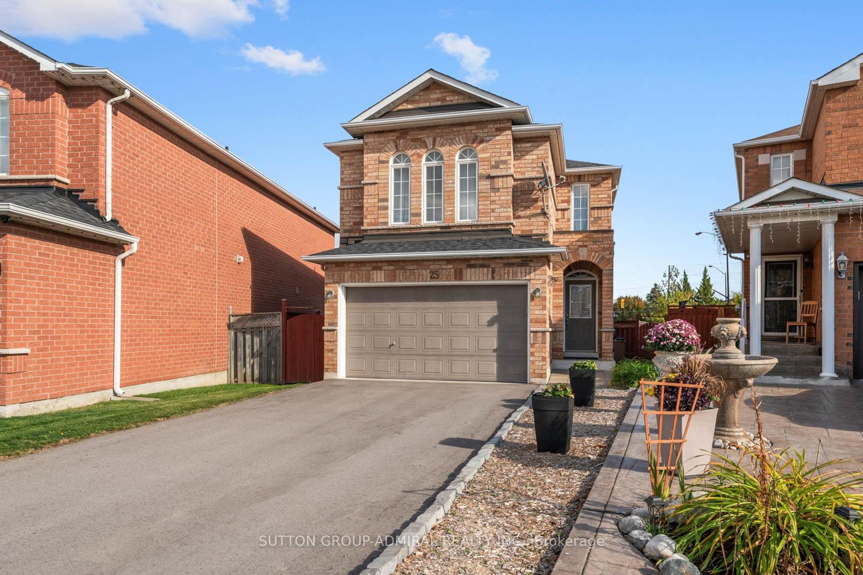 25 Umbria Crescent, West Woodbridge, Vaughan photo number 2
