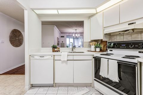 Photo 4 at 532 - 10 Guildwood Parkway, Guildwood, Toronto