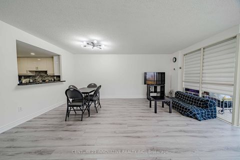 Photo 2 at 511 - 5 Weldrick Road W, North Richvale, Richmond Hill