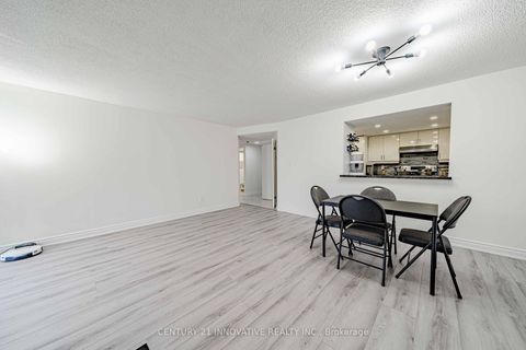 Photo 4 at 511 - 5 Weldrick Road W, North Richvale, Richmond Hill