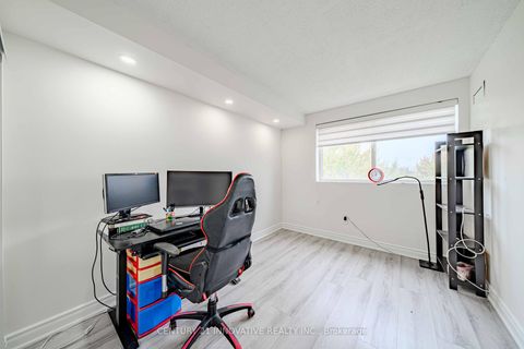 Photo 15 at 511 - 5 Weldrick Road W, North Richvale, Richmond Hill