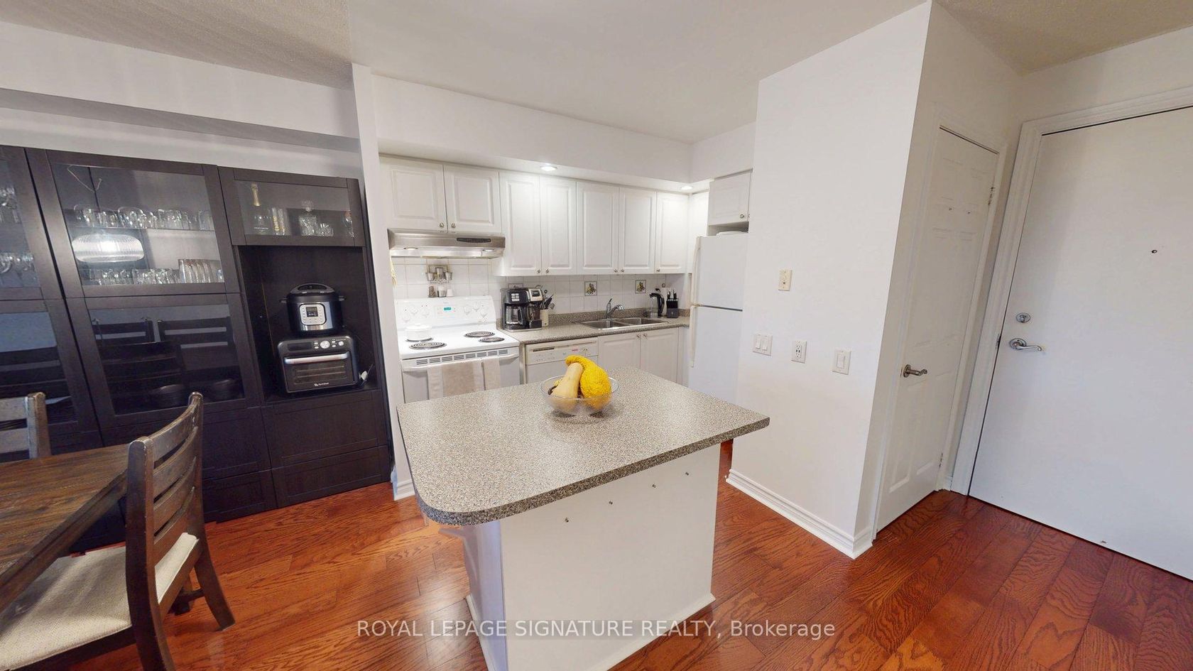 207 - 5229 Dundas Street W, City Centre West, Toronto 