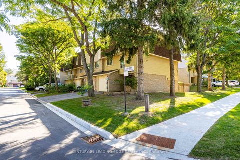 Photo 1 at 129 POPLAR Crescent, Aurora Highlands, Aurora