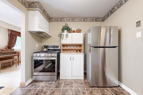 Photo 11 at 512 Creekview Circle, West Shore, Pickering