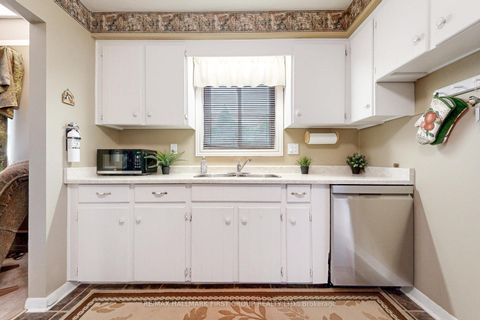 Photo 12 at 512 Creekview Circle, West Shore, Pickering