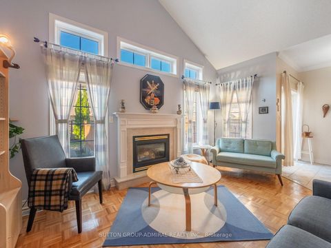 Photo 13 at 54 Golden Oak Avenue, Rouge Woods, Richmond Hill