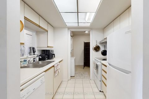 Photo 13 at 406 - 5 Concorde Place, Don Mills, Toronto