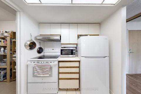 Photo 16 at 406 - 5 Concorde Place, Don Mills, Toronto