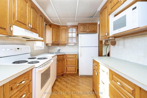 Photo 7 at 31 Napier Street, Codrington, Barrie