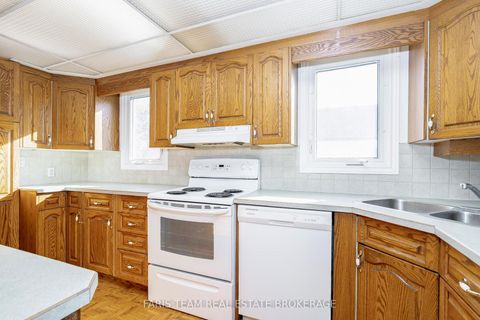 Photo 10 at 31 Napier Street, Codrington, Barrie