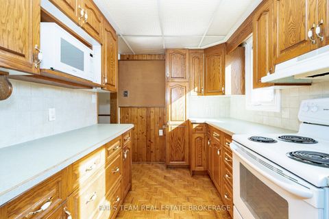 Photo 11 at 31 Napier Street, Codrington, Barrie Photo 11 at 31 Napier Street, Codrington, Barrie