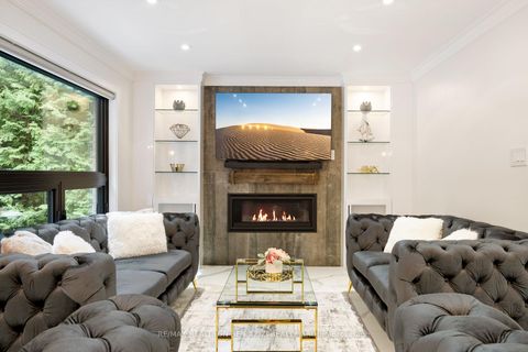 Photo 9 at 78 Charing Crescent, Aurora Highlands, Aurora