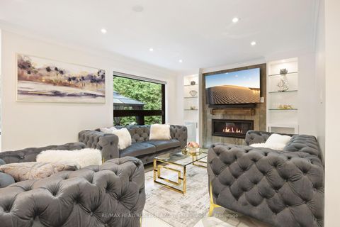 Photo 10 at 78 Charing Crescent, Aurora Highlands, Aurora