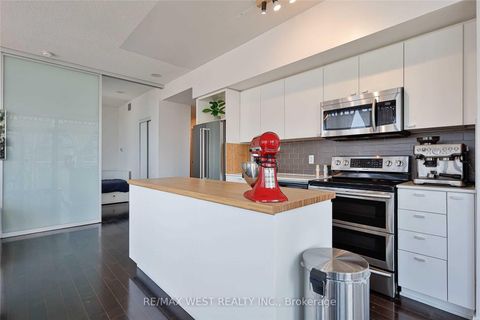 Photo 13 at 813 - 103 The Queensway, Swansea, Toronto Photo 13 at 813 - 103 The Queensway, Swansea, Toronto