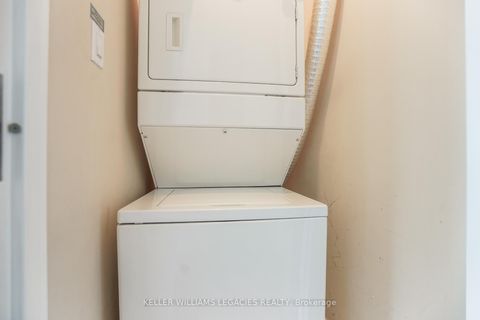 Photo 23 at 302 - 562 Eglinton Avenue E, Mount Pleasant East, Toronto