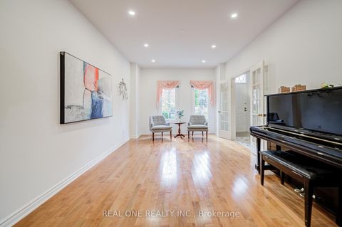 Photo 6 at 75 Willett Crescent, Mill Pond, Richmond Hill