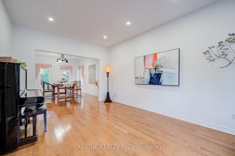 Photo 7 at 75 Willett Crescent, Mill Pond, Richmond Hill