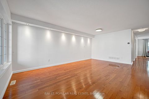 Photo 3 at 21 Westcliffe Crescent, Jefferson, Richmond Hill