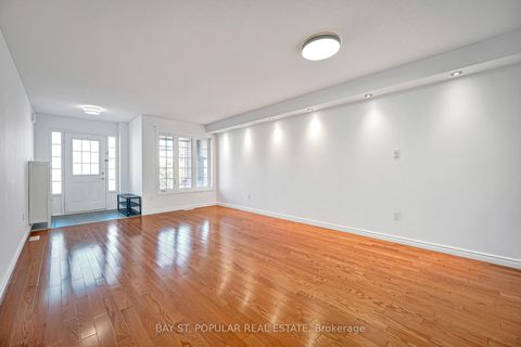 Photo 5 at 21 Westcliffe Crescent, Jefferson, Richmond Hill