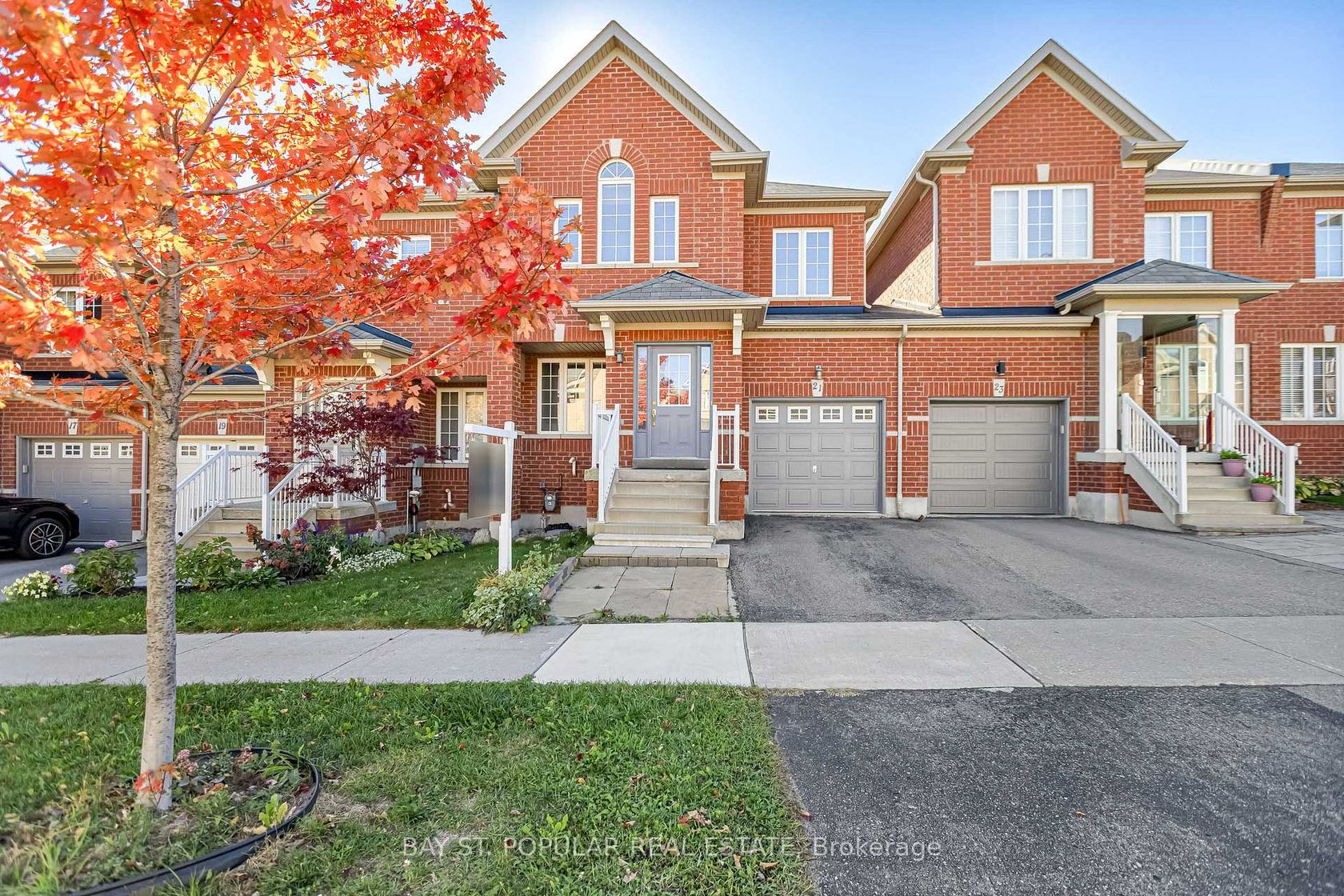 21 Westcliffe Crescent, Jefferson, Richmond Hill photo number 2