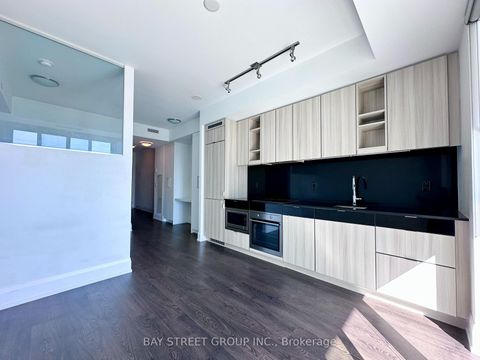 Photo 14 at 2006 - 101 erskine Avenue, Mount Pleasant West, Toronto