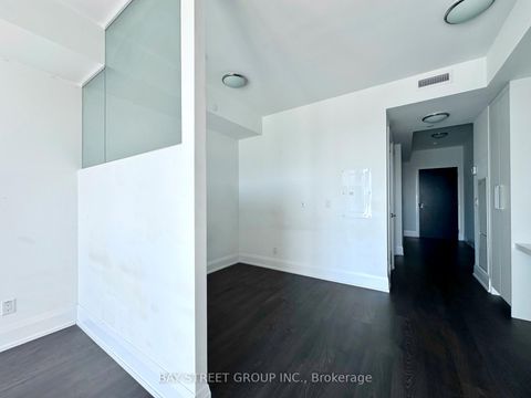 Photo 18 at 2006 - 101 erskine Avenue, Mount Pleasant West, Toronto
