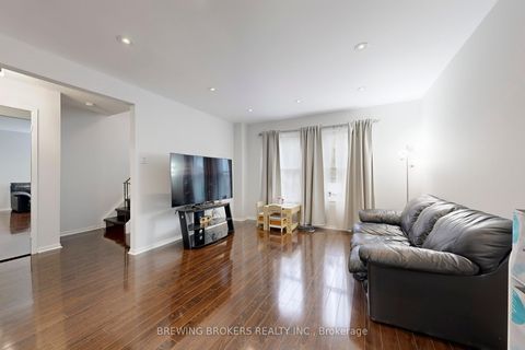 Photo 4 at 78 Colleen Street, Yorkhill, Vaughan