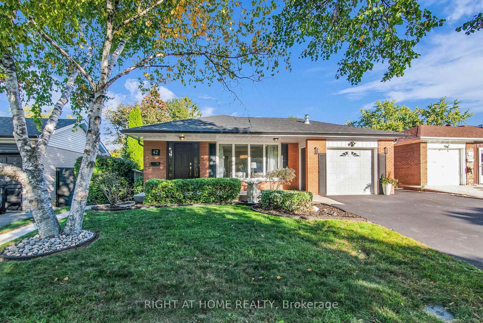 47 Dormington Drive, Woburn, Toronto photo number 2