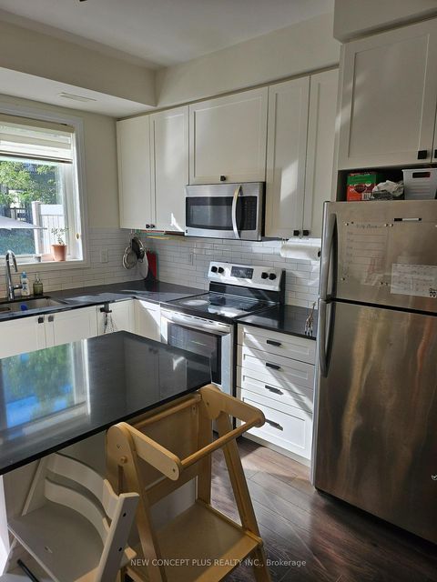 Photo 3 at 9 Thomas Mulholland Drive, CFB, Toronto