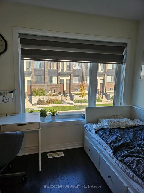 Photo 4 at 9 Thomas Mulholland Drive, CFB, Toronto