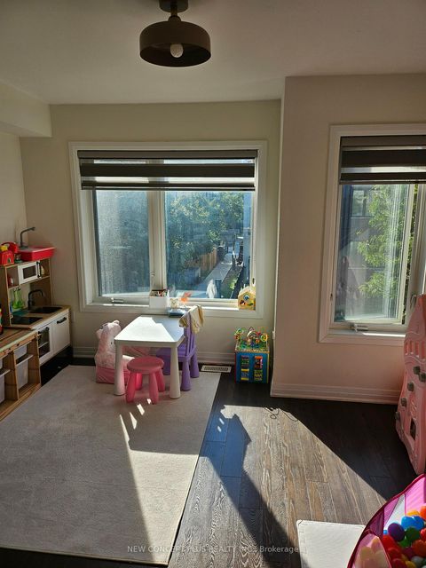 Photo 10 at 9 Thomas Mulholland Drive, CFB, Toronto