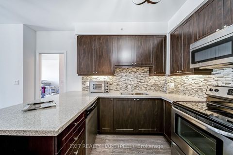 Photo 15 at 706 - 12 Woodstream Boulevard, Vaughan Grove, Vaughan