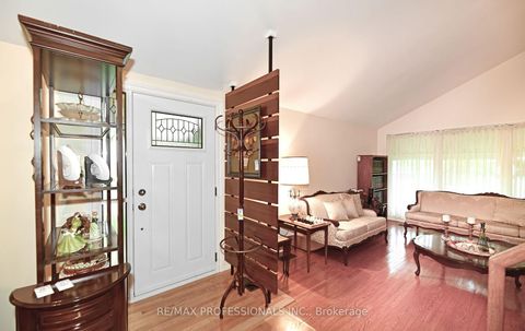 Photo 2 at 2 Lesterwood Crescent, Bendale, Toronto