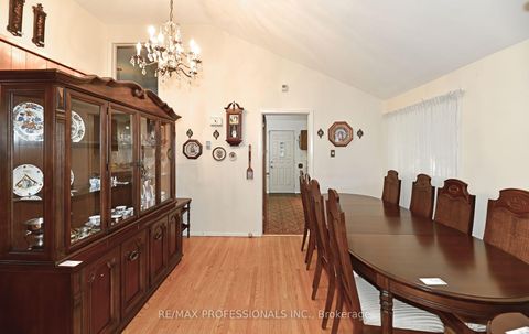 Photo 7 at 2 Lesterwood Crescent, Bendale, Toronto