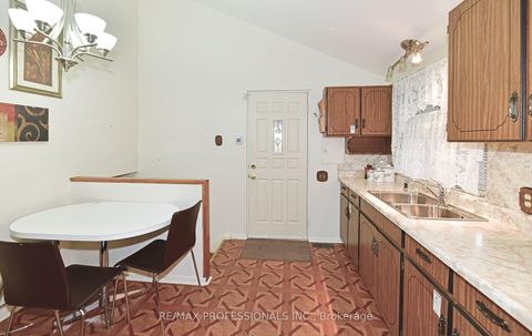 Photo 10 at 2 Lesterwood Crescent, Bendale, Toronto