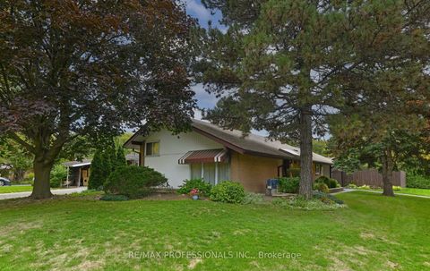 Photo 24 at 2 Lesterwood Crescent, Bendale, Toronto