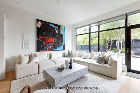 Photo 11 at 49 Brookfield Street, Bellwoods, Toronto