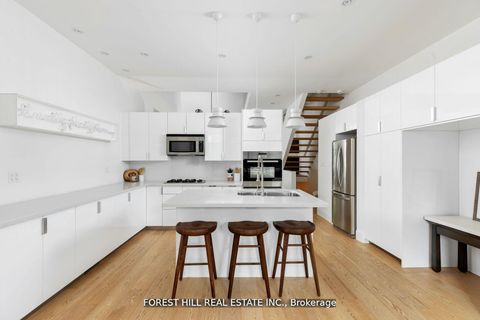 Photo 12 at 49 Brookfield Street, Bellwoods, Toronto