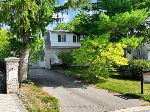 Photo 2 at 29 Boyle Drive, South Richvale, Richmond Hill