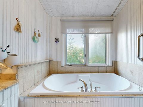 Photo 12 at 29 Boyle Drive, South Richvale, Richmond Hill