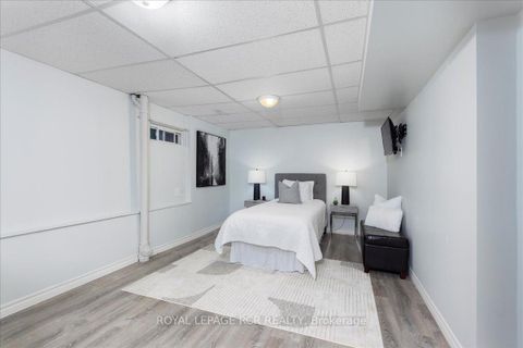 Photo 26 at 448 Dover Crescent, London, Newmarket Photo 26 at 448 Dover Crescent, London, Newmarket